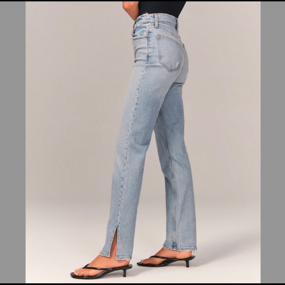 Abercrombie 90s High Rise Jeans with Split Hem Curve Love (size 27)